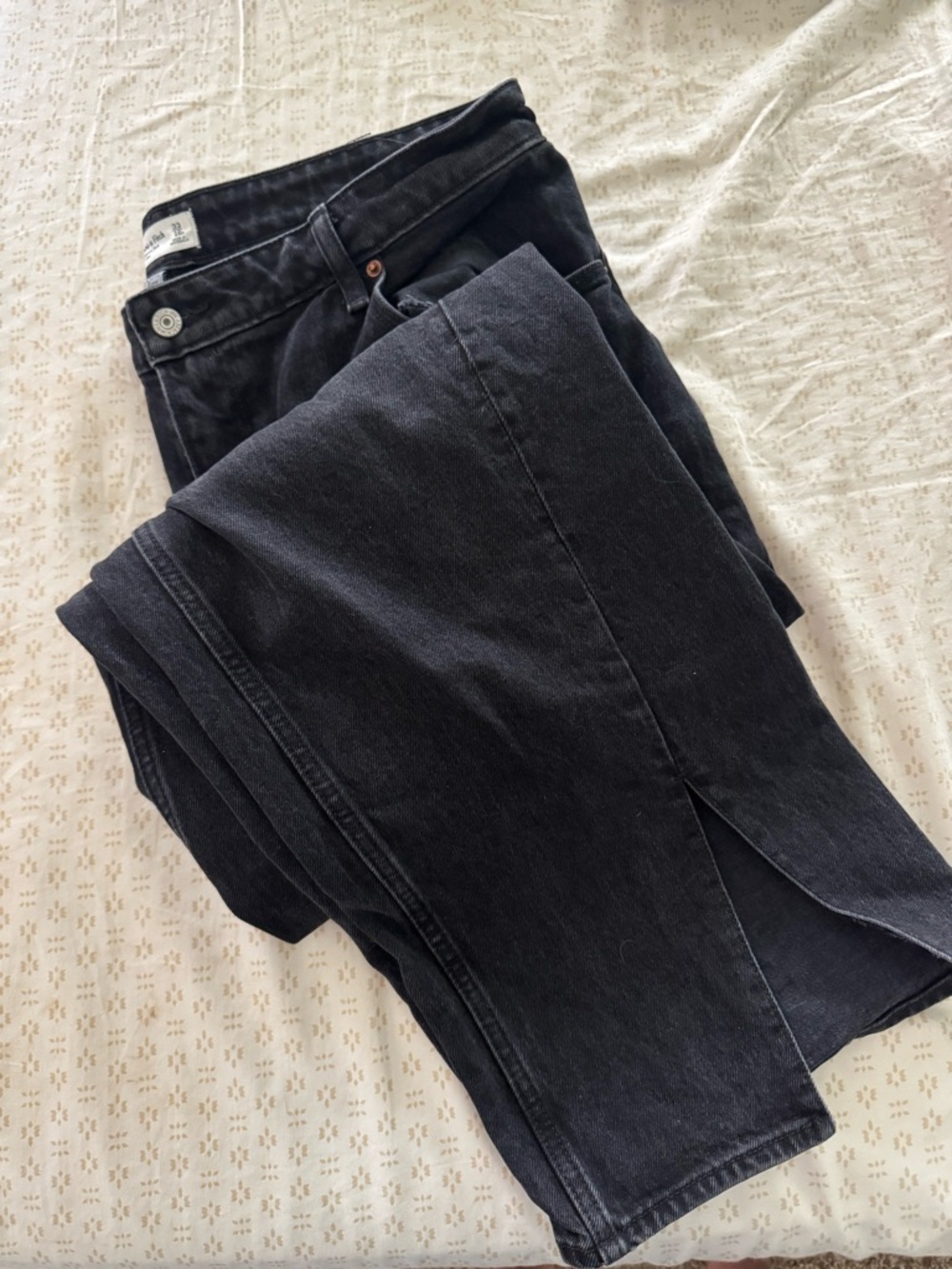 Abercrombie & Fitch the 90’s Relaxed Jean High Rise Split Vent Hem